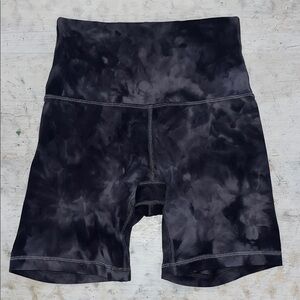 Lululemon Align Short *6"
Diamond Dye Pitch Grey Graphite Grey | size 2
